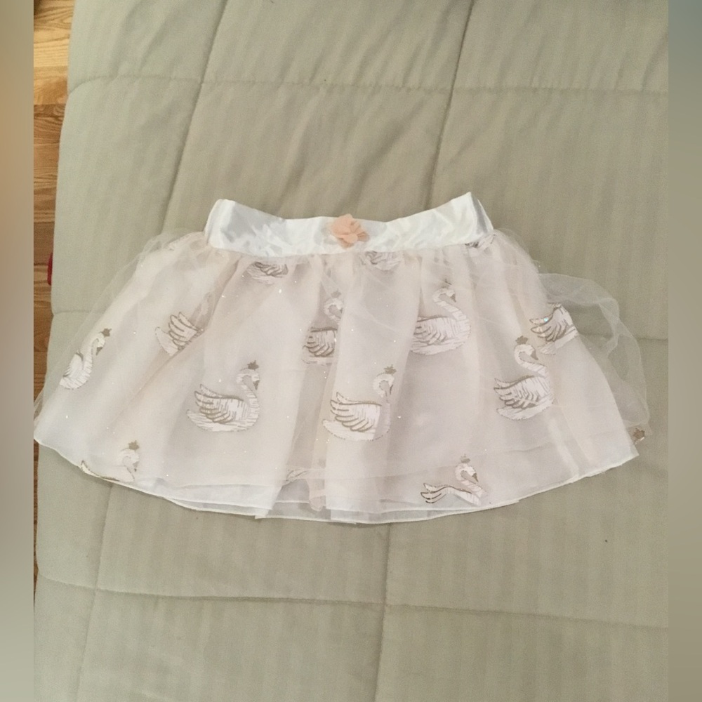 Elegant White Swan Print Skirt